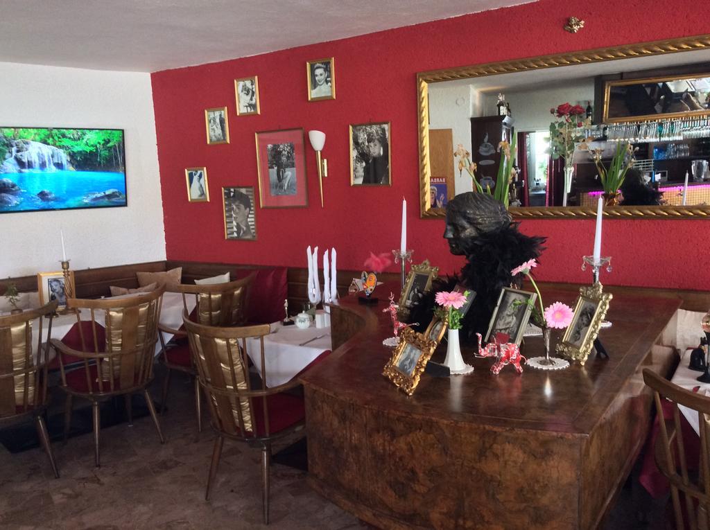 Villa Desiree - Hotel Garni - Adults Only Villach Bagian luar foto