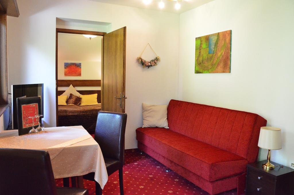 Villa Desiree - Hotel Garni - Adults Only Villach Ruang foto
